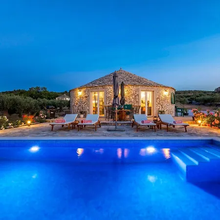 Mindful Escape-luxury Nyaraló Mirce